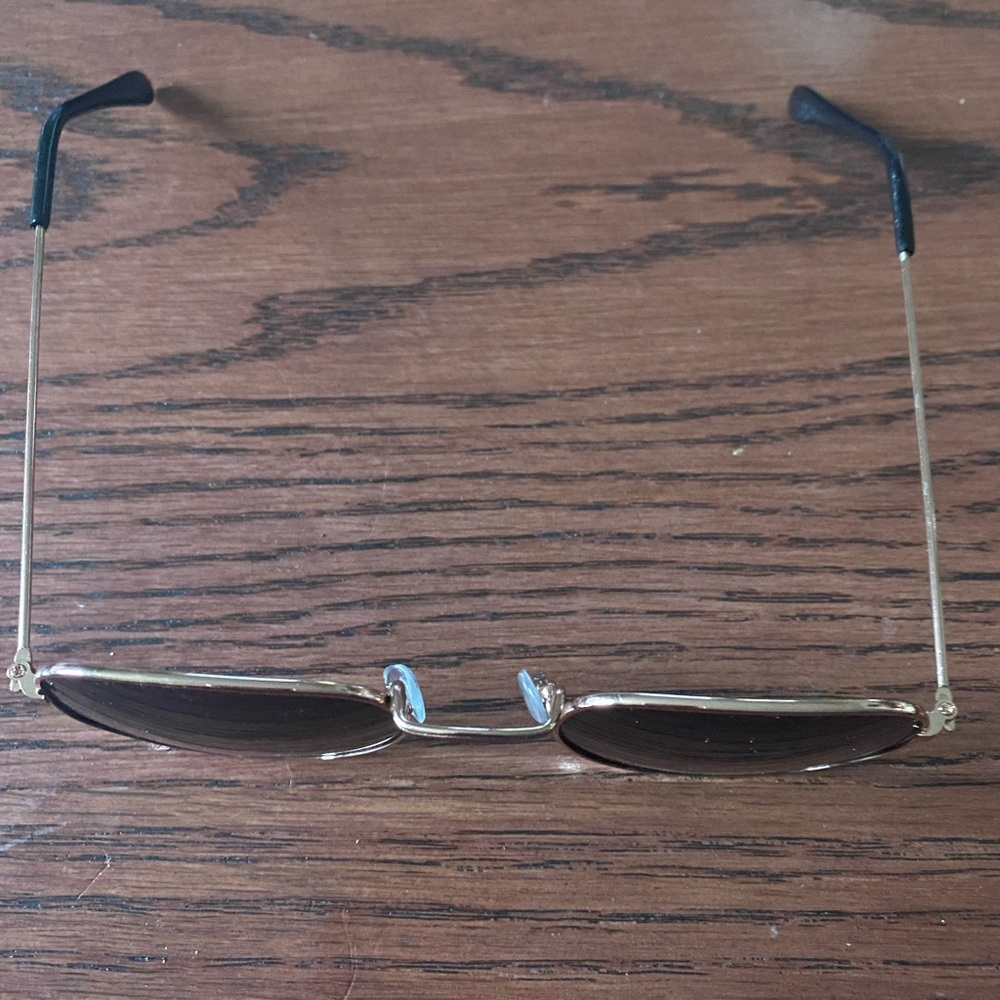 Stylish Black and Gold Sunglasses - Picture 2 of 3